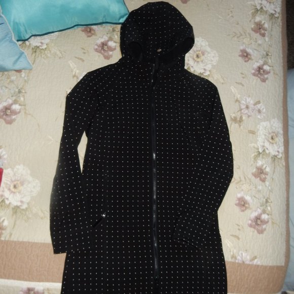 Lululemon jacket. - Picture 1 of 6